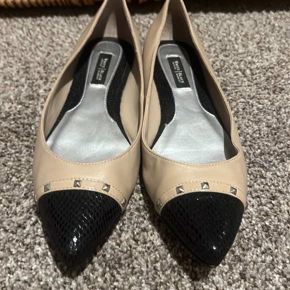 White House Black Market Beige and Black Women's Flats - Picture 2 of 5